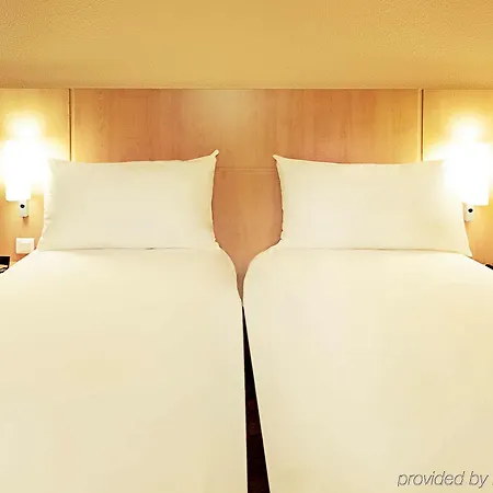 מלון Ibis Ferrand Sud Herbet 3*