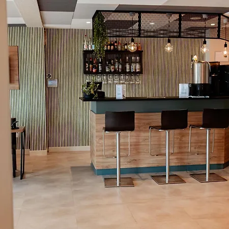 Hotel Ibis Ferrand A71 A75 La Méridienne 3*